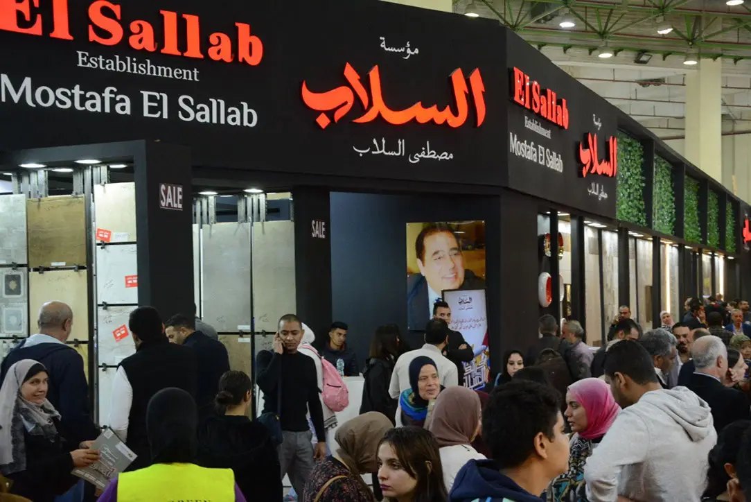 Buyers crowding an exhibitor stand at Ceramica Market
